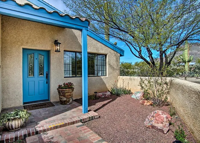 Sunny W/ Patios On 5 Acres!