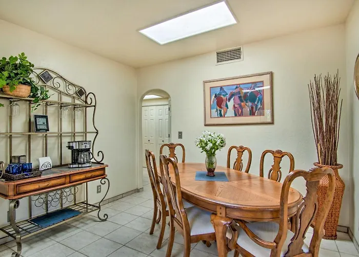 Holiday home Sunny W/ Patios On 5 Acres!