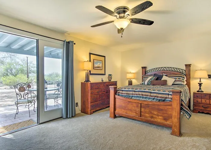 Sunny W/ Patios On 5 Acres! Holiday home *