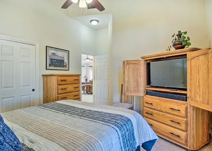 Sunny W/ Patios On 5 Acres! *
