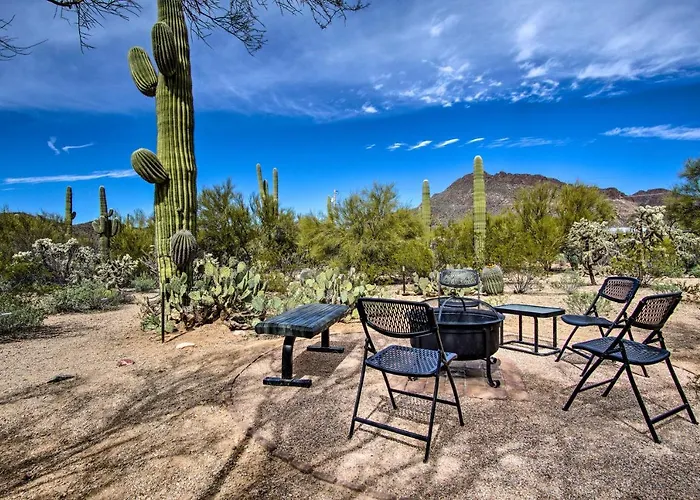 Sunny W/ Patios On 5 Acres! *