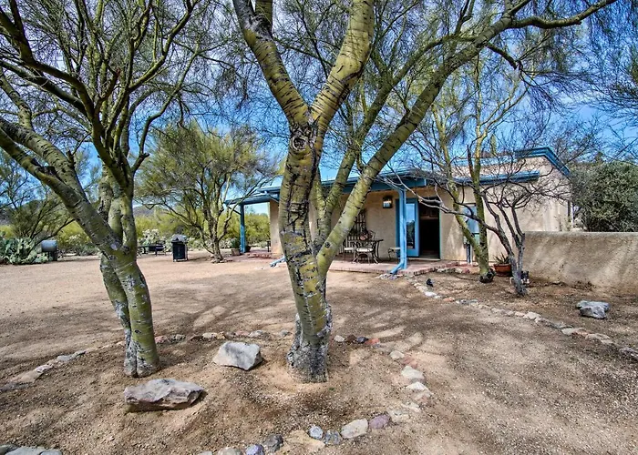 Holiday home Sunny W/ Patios On 5 Acres!